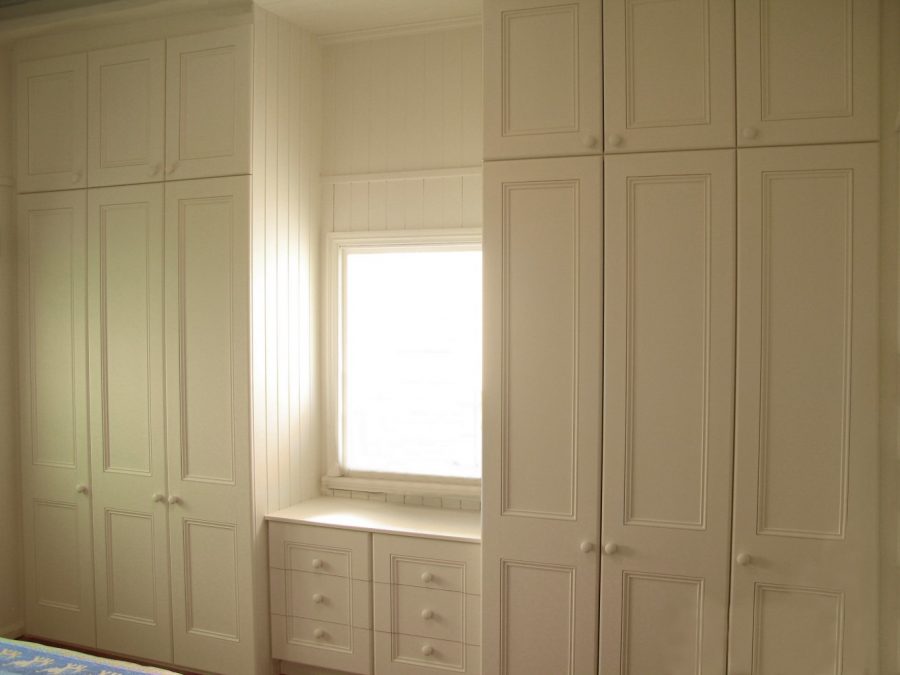 Chrome Door Knobs >> Hinged Door Wardrobes - Wardrobe Design Centre, Brisbane Built in Wardrobes Chrome Door Knobs >> Hinged Door Wardrobes - Wardrobe Design Centre, Brisbane Built in Wardrobes
